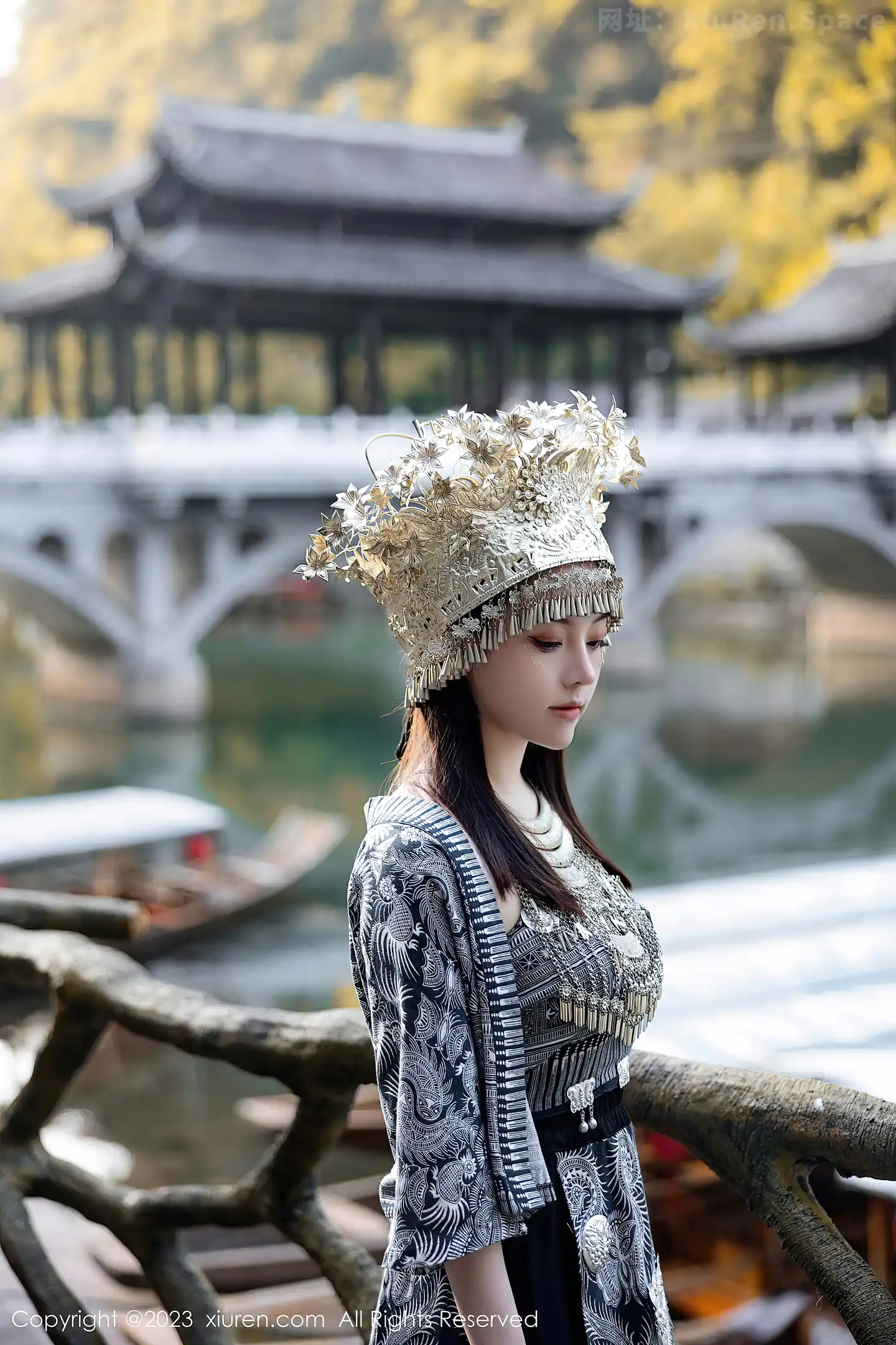 图片[6]-[XiuRen秀人网]VOL.7448 模特豆瓣酱户外性感银饰苗族服饰半脱秀丰腴身材完美诱惑写真82P-秀人网官方网站